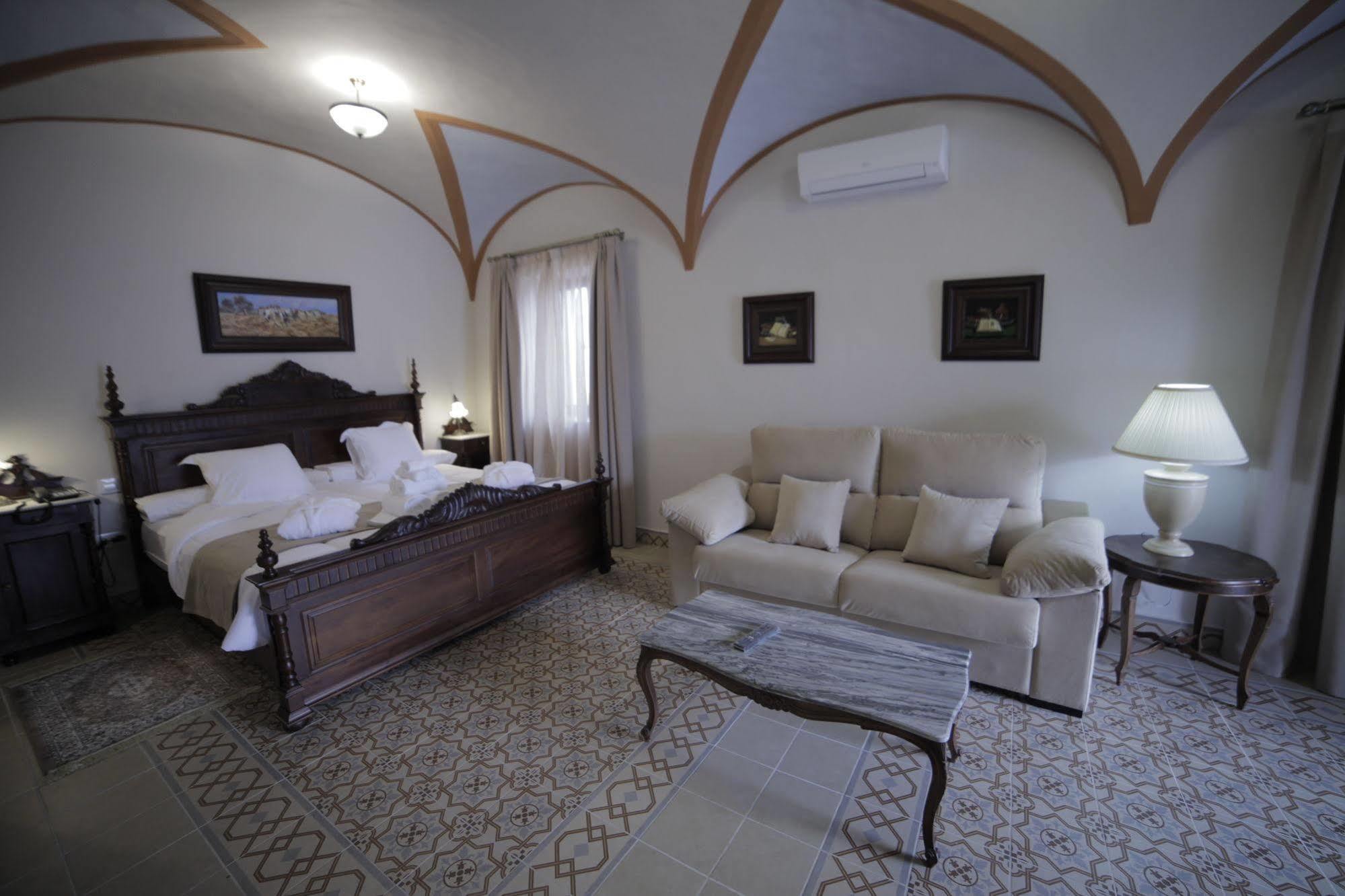 Burguillos Del Cerro Hotel La Giralda מראה חיצוני תמונה